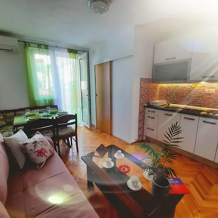 Centar Three Palms Appartement Makarska