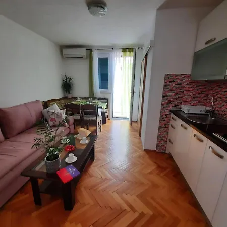 Centar Three Palms Apartmán *