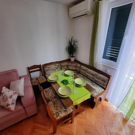 Centar Three Palms Apartman *