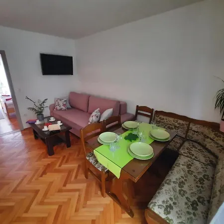 Centar Three Palms * Makarska